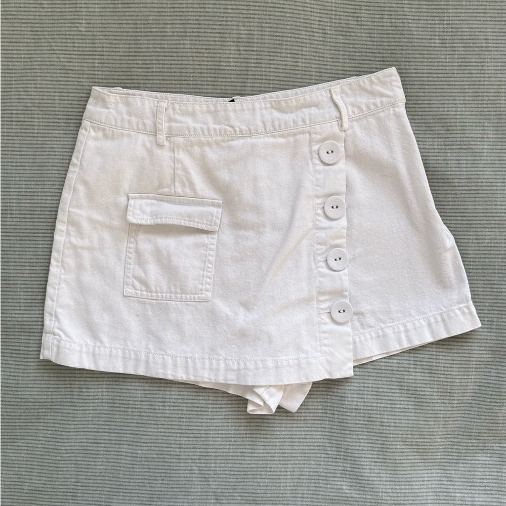 Forever 21 White Button-Accent Skort